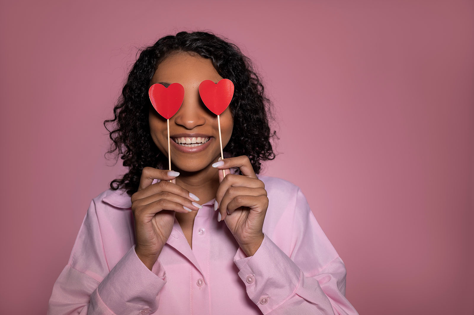 Brushing Up on Love: A Dentist’s Guide to a Healthy Valentine’s Day Smile